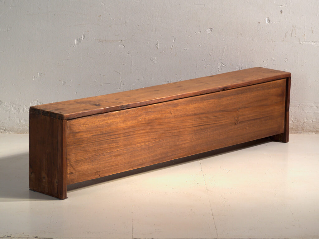 Mueble bajo antiguo chino en madera de olmo – China, circa 1900