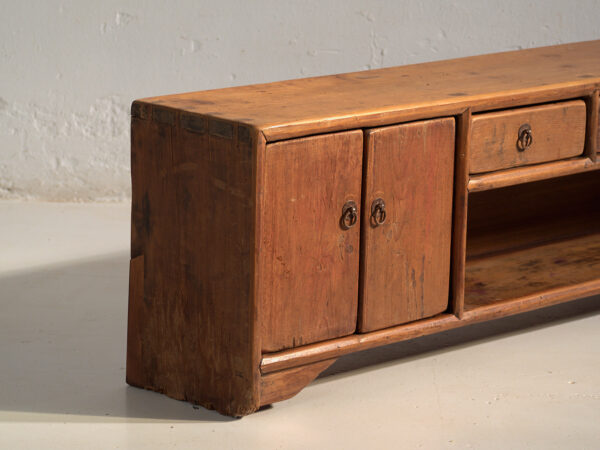 Mueble bajo antiguo chino en madera de olmo – China, circa 1900