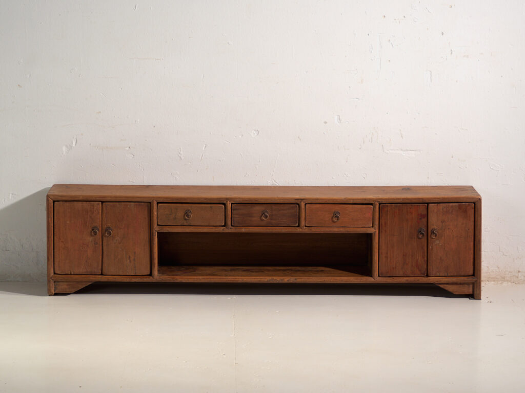 Mueble bajo antiguo chino en madera de olmo – China, circa 1900