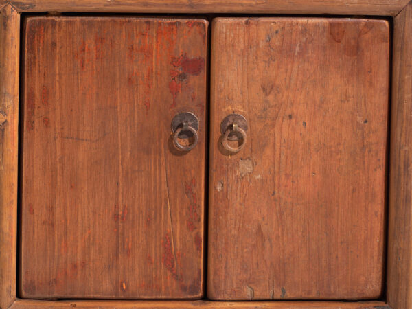 Mueble bajo antiguo chino en madera de olmo – China, circa 1900