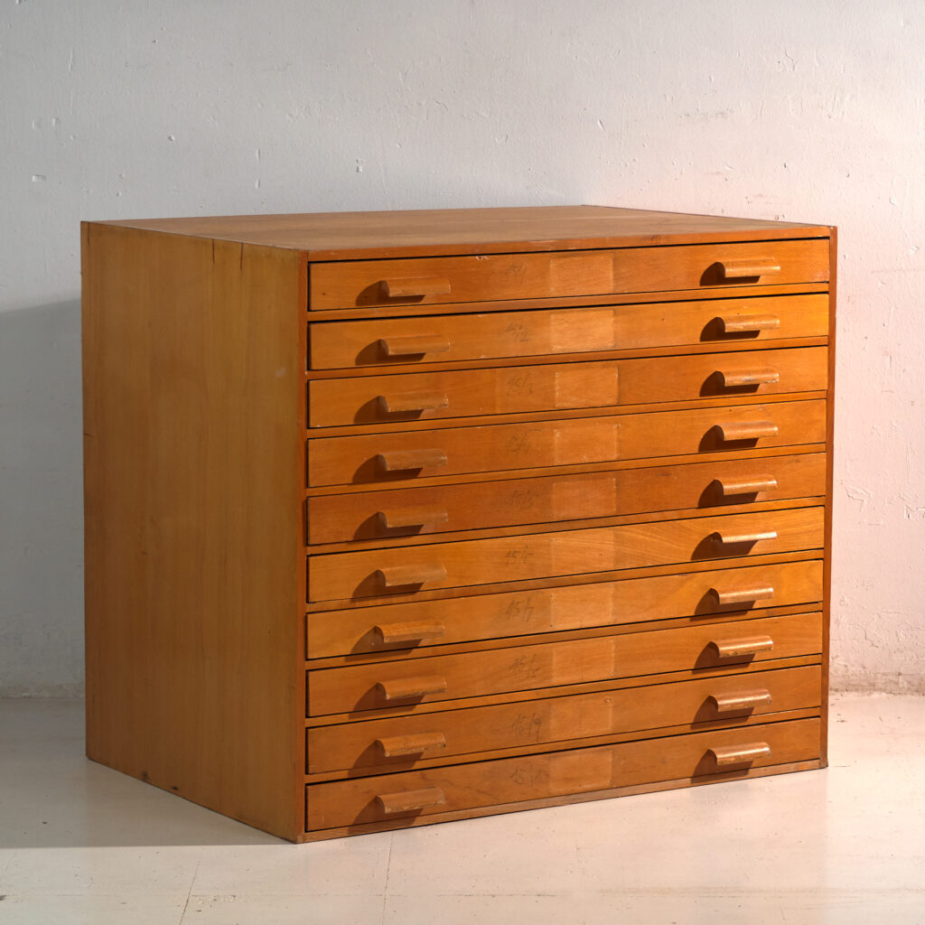 Cajonera de planos antigua en madera de haya – Europa central, circa 1960