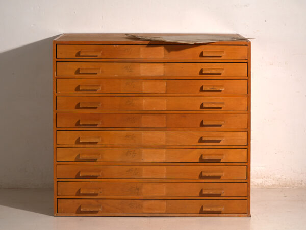 Cajonera de planos antigua en madera de haya – Europa central, circa 1960