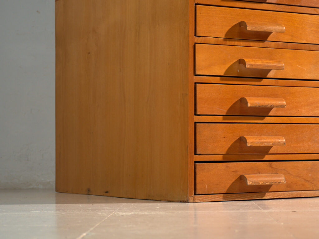 Cajonera de planos antigua en madera de haya – Europa central, circa 1960
