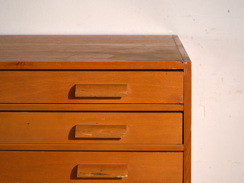 Cajonera de planos antigua en madera de haya – Europa central, circa 1960