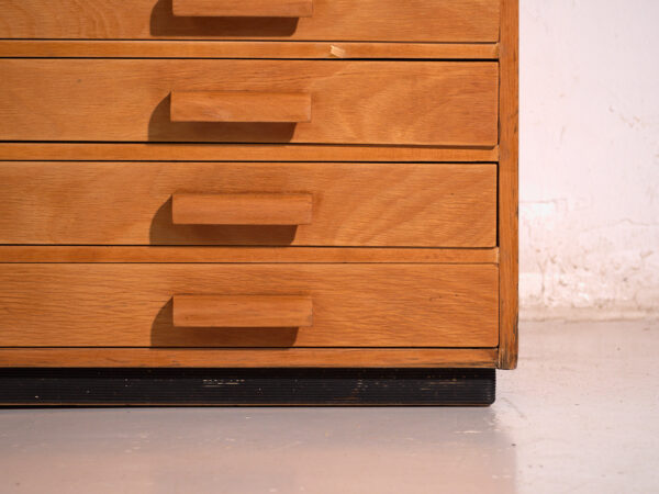 Cajonera de planos antigua en madera de haya – Europa central, circa 1960