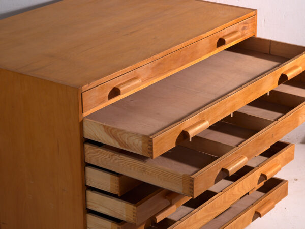 Cajonera de planos antigua en madera de haya – Europa central, circa 1960