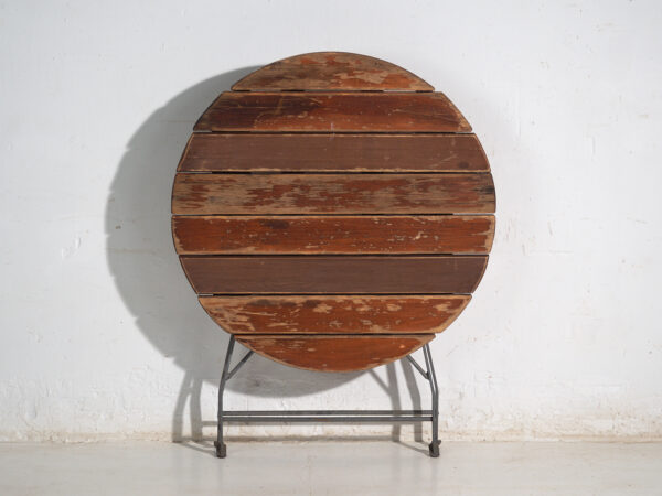 Mesa de jardín plegable antigua en madera y hierro – Europa central, circa 1950