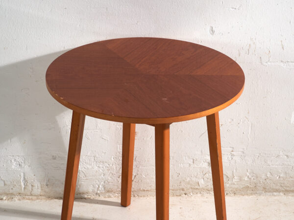 Mesa auxiliar vintage redonda en madera de teca – Europa central, circa 1960