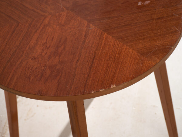 Mesa auxiliar vintage redonda en madera de teca – Europa central, circa 1960