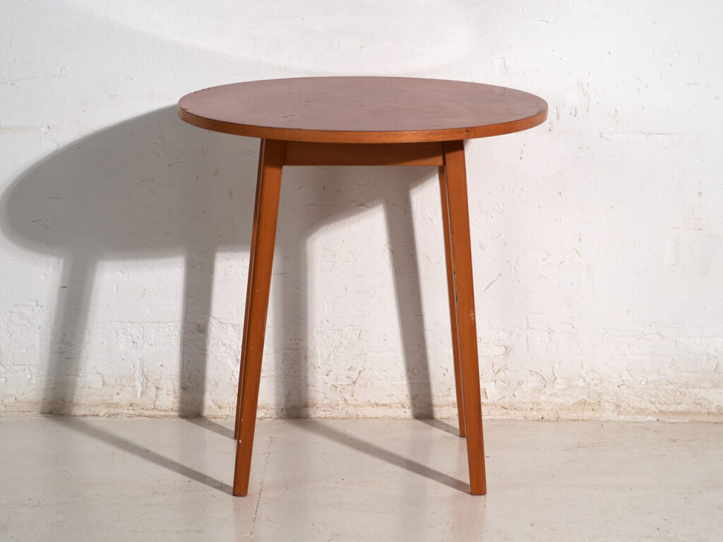 Mesa auxiliar vintage redonda en madera de teca – Europa central, circa 1960