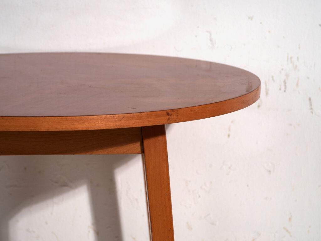 Mesa auxiliar vintage redonda en madera de teca – Europa central, circa 1960