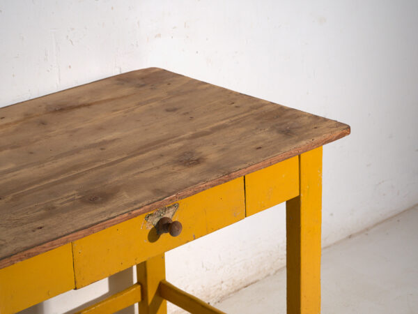 Mesa de cocina antigua pintada en madera de pino – Europa central, circa 1920