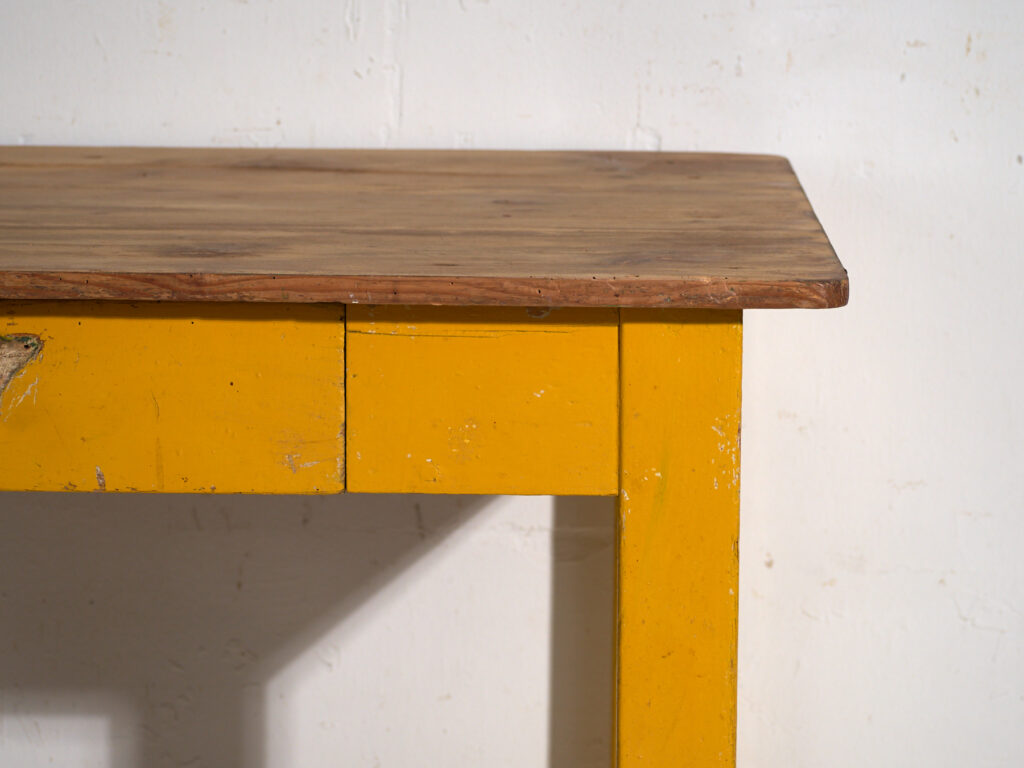 Mesa de cocina antigua pintada en madera de pino – Europa central, circa 1920