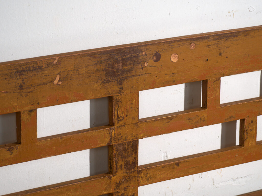 Banco arcón antiguo pintado en madera de pino – Europa central, circa 1920